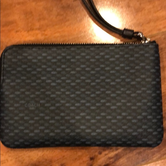 Coach wristlet - Picture 2 of 3